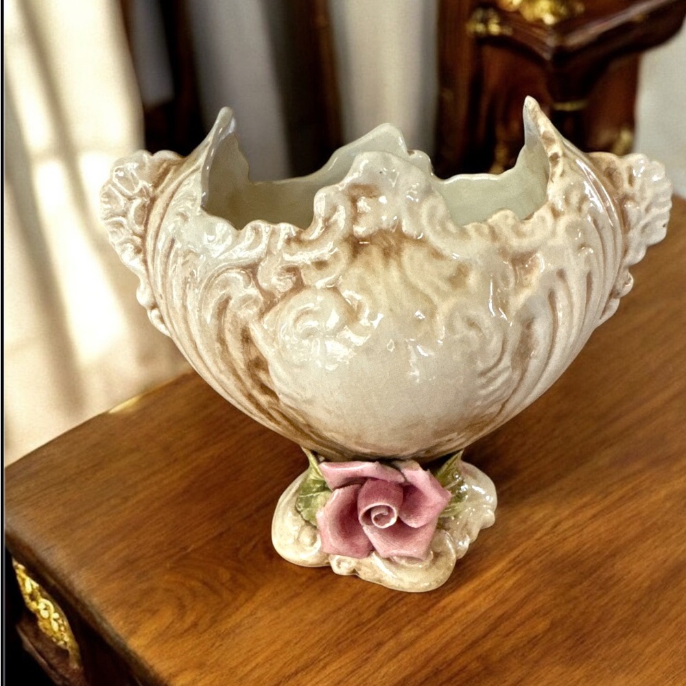 vintage Italian Capodimonte porcelain pedestal bowl